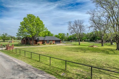 Tucked onto a scenic corner lot in Tioga, this well-maintained 2 - photo 3
