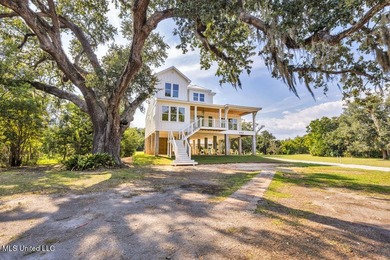 Stunning waterfront property with beautiful views of the Bay of - photo 4