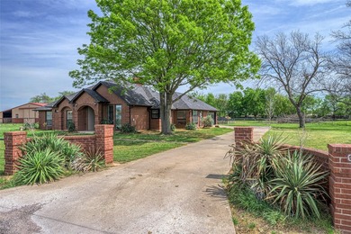 Tucked onto a scenic corner lot in Tioga, this well-maintained 2 - photo 4