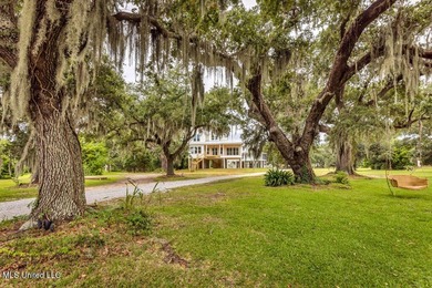 Stunning waterfront property with beautiful views of the Bay of - photo 8