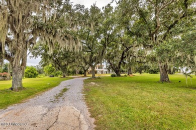 Stunning waterfront property with beautiful views of the Bay of - photo 9