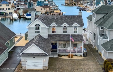This waterfront gem is the perfect blend of elegance and comfort - photo 1