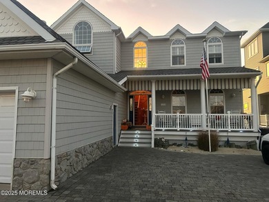 This waterfront gem is the perfect blend of elegance and comfort - photo 2