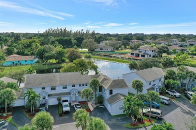 Lake Townhome/Townhouse For Sale in Davie, Florida