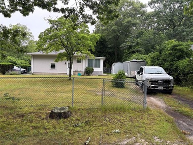 72 Fanning Blvd. Is Awaiting its New Owner! Located on a Fully - photo 4