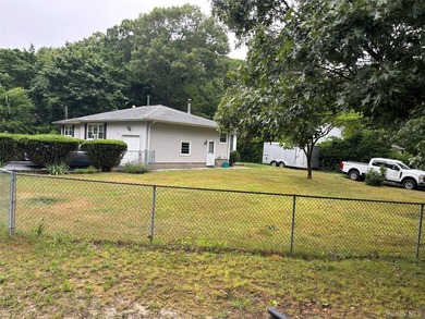 72 Fanning Blvd. Is Awaiting its New Owner! Located on a Fully - photo 5