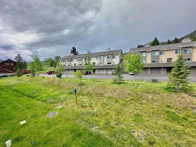 This well-located three-bedroom, two-and-a-half-bath condo - photo 22
