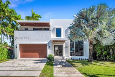 Turn-key, fully furnished, and behind the gates of North Bay - photo 1
