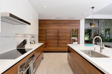 Turn-key, fully furnished, and behind the gates of North Bay - photo 7