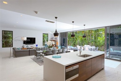 Turn-key, fully furnished, and behind the gates of North Bay - photo 8