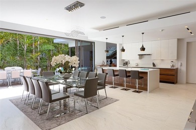 Turn-key, fully furnished, and behind the gates of North Bay - photo 9