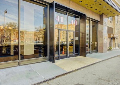 Urban Living at Its Finest in the Heart of Downtown Flushing - photo 1