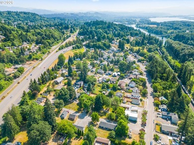Welcome to Camas View! This safe and private cottage community - photo 18