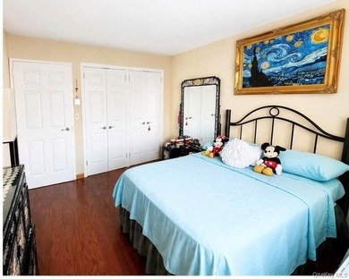 Urban Living at Its Finest in the Heart of Downtown Flushing - photo 9