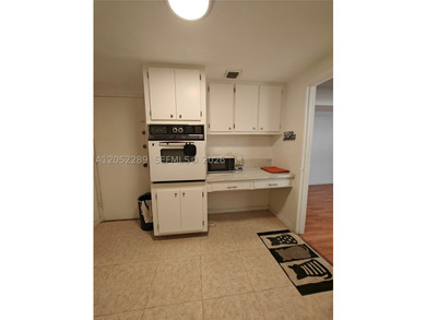 Excellent opportunity for Investor or Owner Occupant with the - photo 31