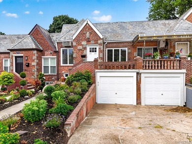 Perfectly situated in the heart of desirable Forest Hills, this - photo 1
