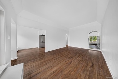Perfectly situated in the heart of desirable Forest Hills, this - photo 2