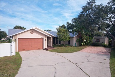 Caloosahatchee River Home For Sale in Fort Myers Florida