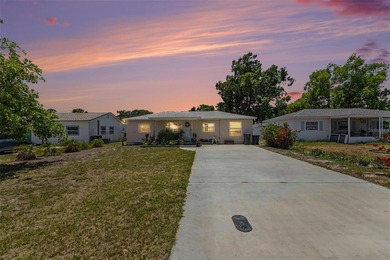 This 3-bedroom, 1-bath single-family home is located in a - photo 1