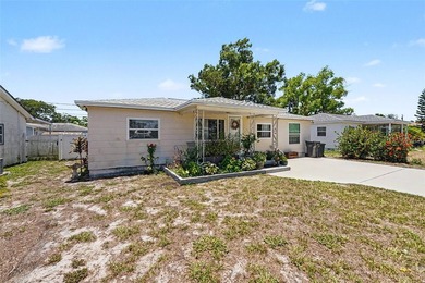 This 3-bedroom, 1-bath single-family home is located in a - photo 4