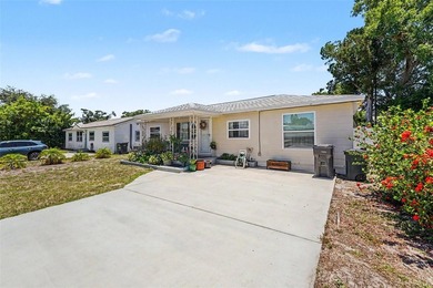 This 3-bedroom, 1-bath single-family home is located in a - photo 6