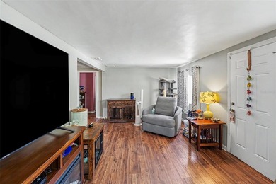 This 3-bedroom, 1-bath single-family home is located in a - photo 9