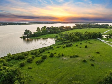 Lake Acreage Off Market in Donie, Texas