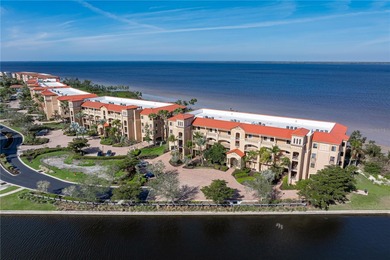 LUXURY HARBORFRONT CONDO WITH PANORAMIC VIEWS - FURNISHED & - photo 12