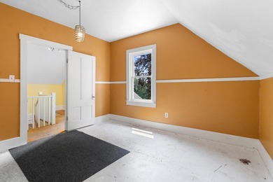Charming Cottage-Style New Englander! Step into this delightful - photo 25