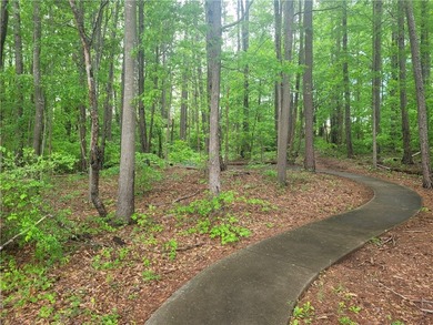 Welcome to Overlook on Lake Hartwell! This well-maintained 3 bed - photo 33
