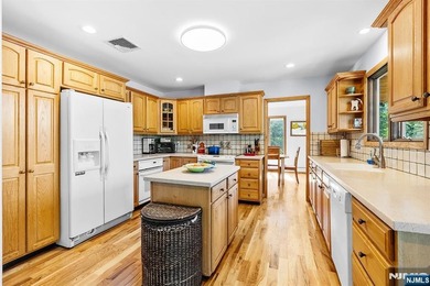 Experience the ultimate lakefront lifestyle in this exceptional - photo 8