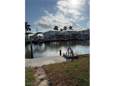 Wide canal, beautiful sunsets, deep, quick access to the gulf - photo 4