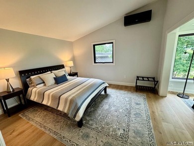 Beautiful Private Point Lake Retreat on the Roanoke River - photo 18