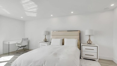 Welcome to this stunning turnkey 2-bedroom, 2-bathroom condo - photo 19