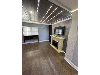Attention Investors! Newly renovated condo for sale with a - photo 3
