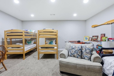 Need space? This spacious 4-bedroom, 2-bath condo on Lake - photo 24