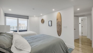 Welcome to this stunning turnkey 2-bedroom, 2-bathroom condo - photo 25