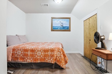 Need space? This spacious 4-bedroom, 2-bath condo on Lake - photo 30