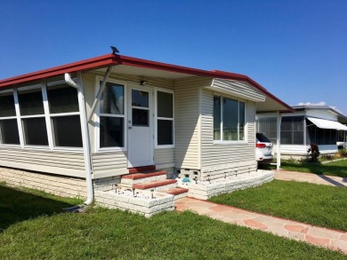 (private lake, pond, creek) Home For Sale in Largo Florida