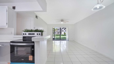 Beautiful peaceful courtyard view. Two bedroom /Two bath first - photo 6