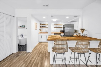 Under contract-accepting backup offers. Welcome to this - photo 6
