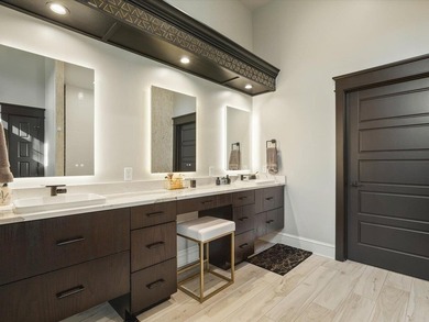 Stunning 5,949 sq ft custom-built luxury waterfront home (238' - photo 20