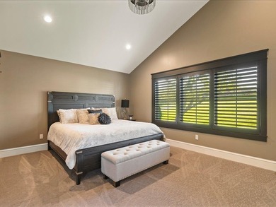 Stunning 5,949 sq ft custom-built luxury waterfront home (238' - photo 22