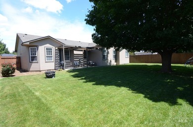 This charming, turn-key former parade home is completely move-in - photo 28