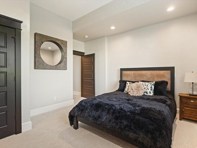 Stunning 5,949 sq ft custom-built luxury waterfront home (238' - photo 34