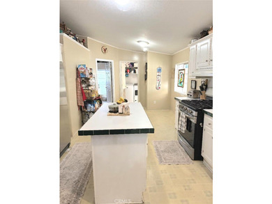 Across the street from the OCEAN!!! 4-bedroom 2-bathroom!!! This - photo 6