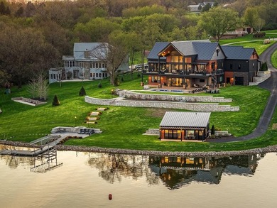 Stunning 5,949 sq ft custom-built luxury waterfront home (238' - photo 38