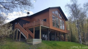 (private lake) Home For Sale in Crystal Falls Michigan