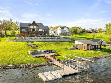Stunning 5,949 sq ft custom-built luxury waterfront home (238' - photo 50