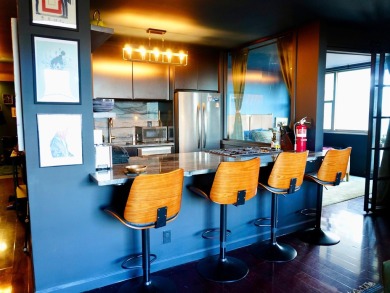 LOCATION, LOCATION, LOCATION!  Luxury at its best! A commuter's